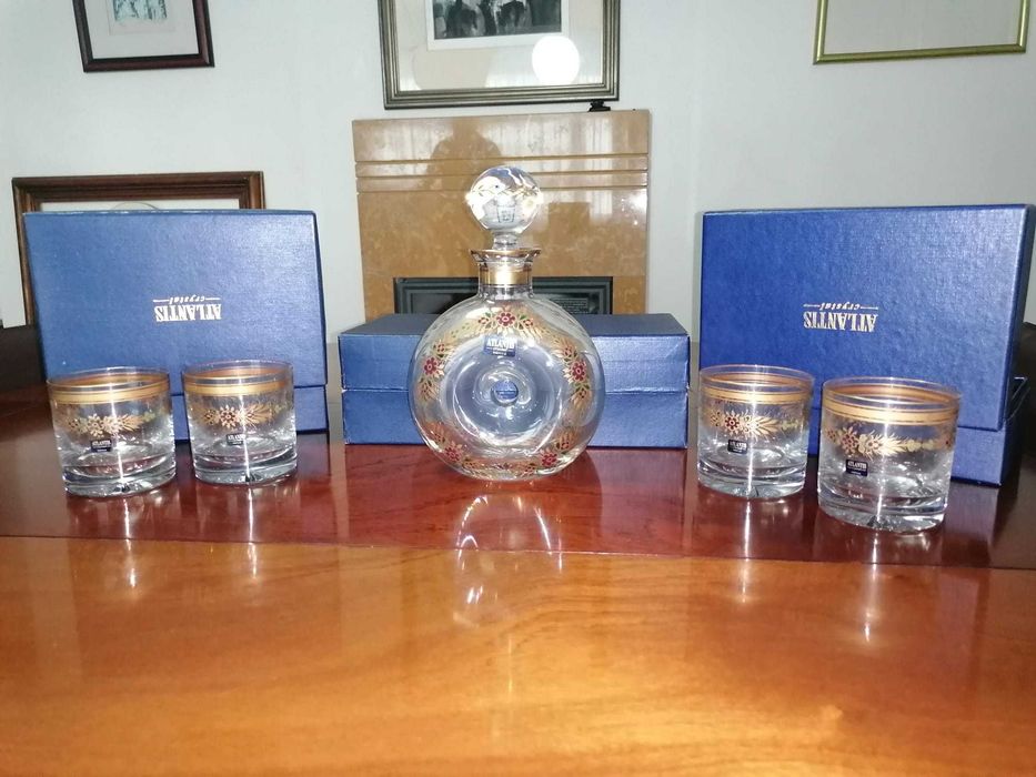 Cristal ATLANTIS , conjunto Frasco e 4 copos de Cristal lapidado