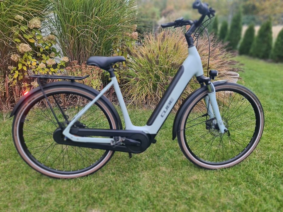 rower elektryczny  Cube Hybrid 800km