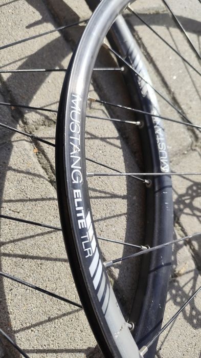 Zestaw kół rowerowych 29" 15x100 i 12x142 bontrager Elite trl