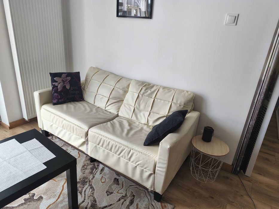 2 osobowa sofa kremowa z ekoskóry
