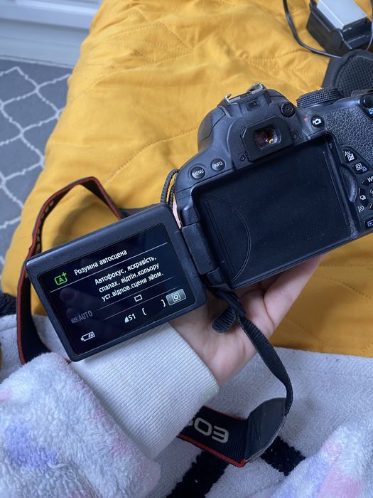 Фотоапарат Canon 700D