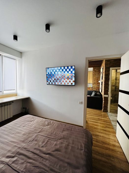 Вільно !Подобово сучасна квартира в центрі вул. Мельника,10