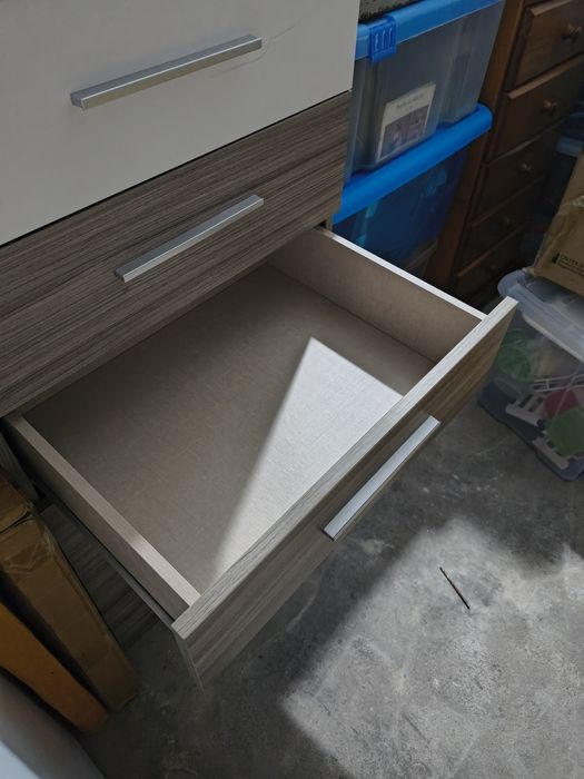 Cómoda Tróia  da JOM