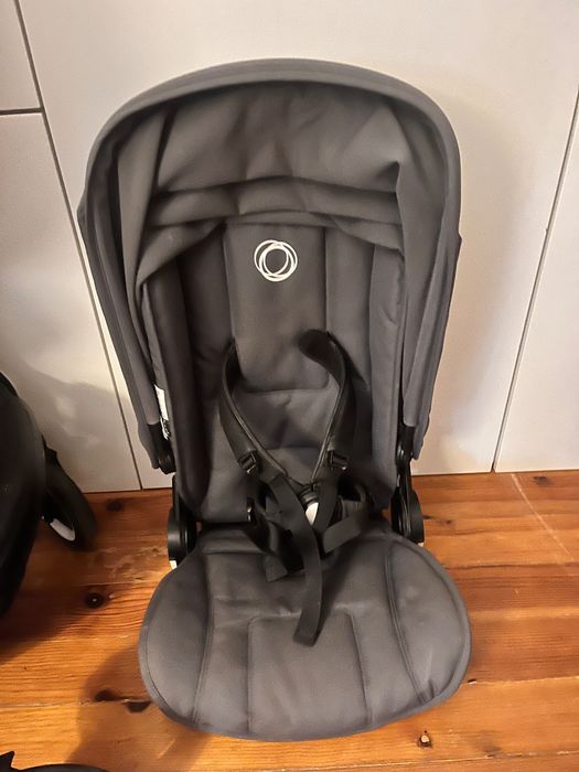 Carrinho bebé, alcofa e acessórios