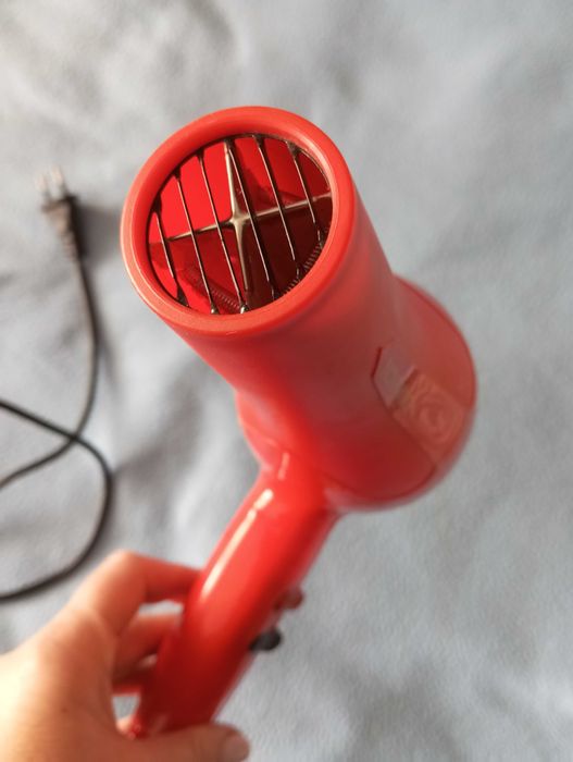 Легкий та зручний фен Nova V&G