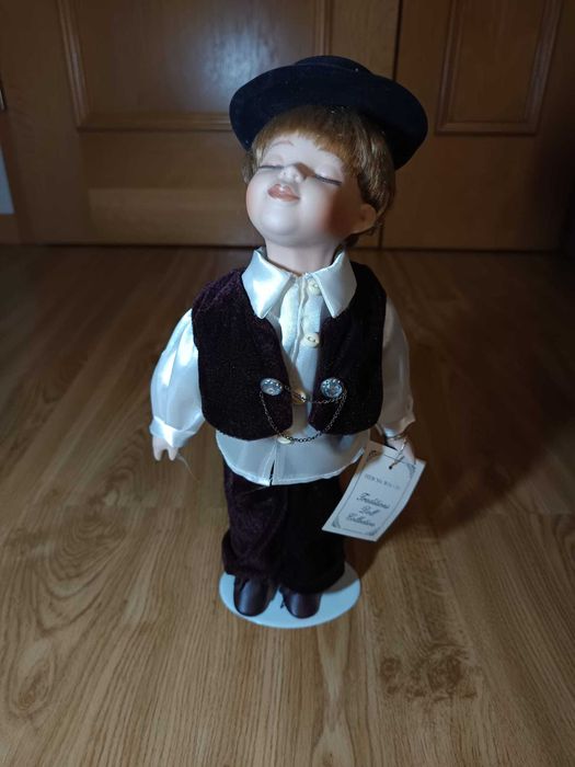 Casal de Bonecas de Porcelana – Amor intemporal