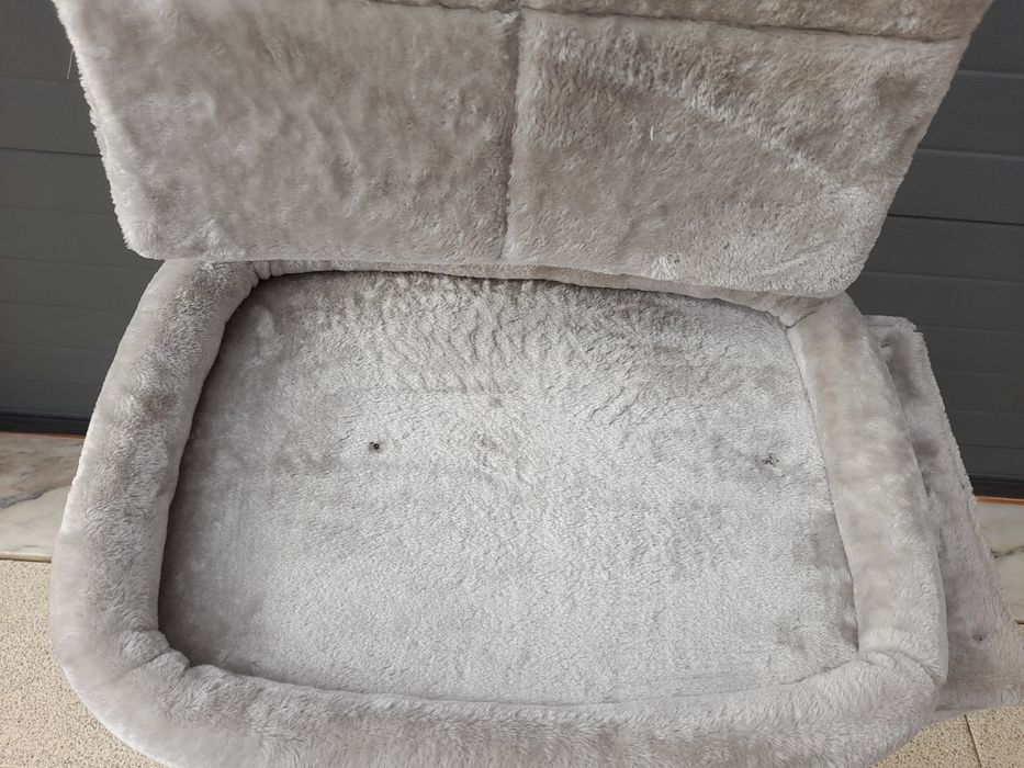 Cama para gatos com arranhadores