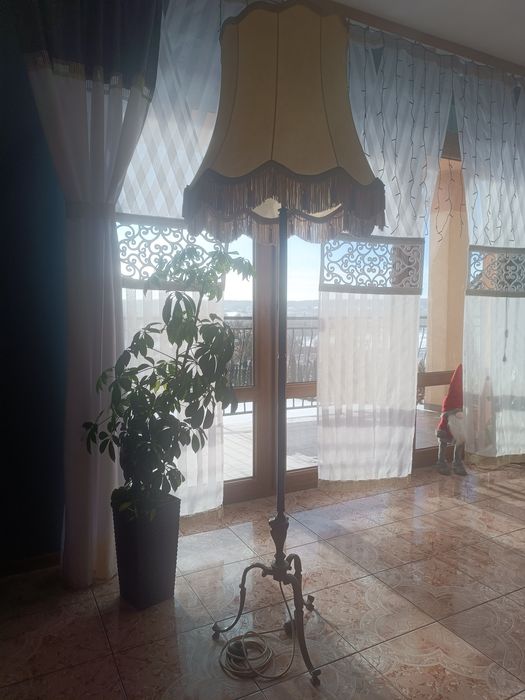 Lampa stojąca mosiężna