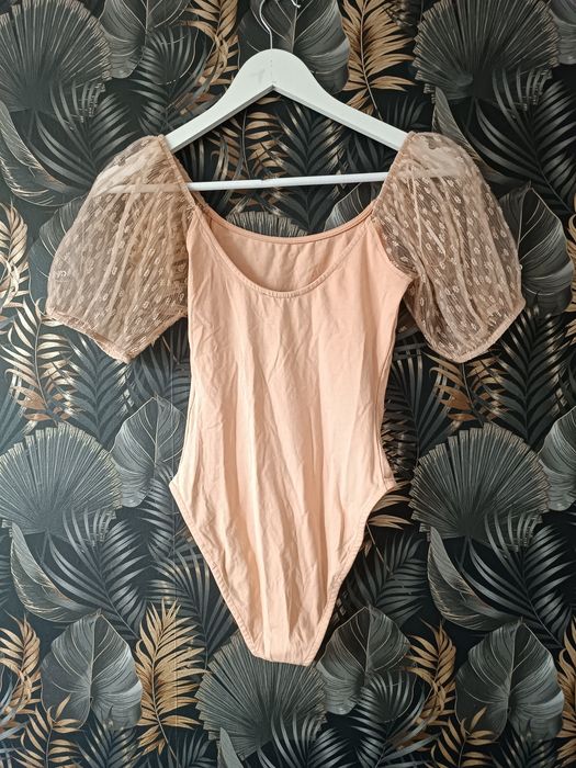 Nowe body damskie z ozdobnymi rękawami