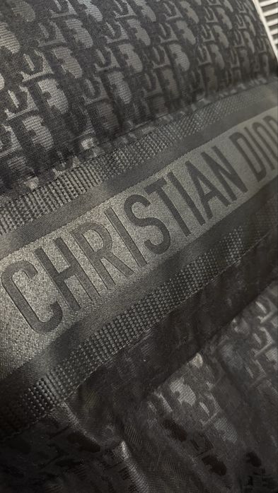 Черная жилетка бренд