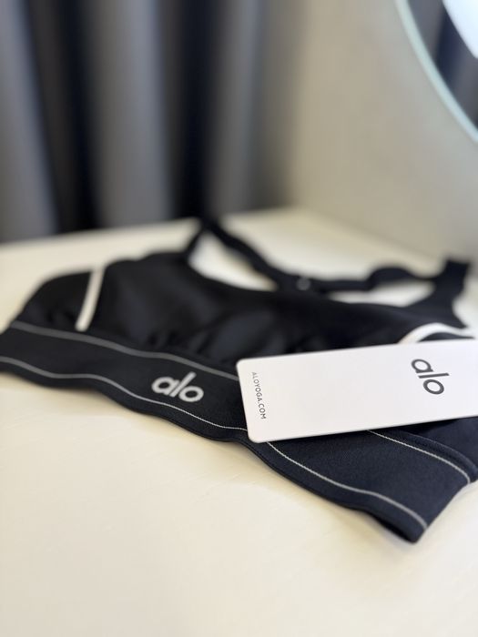 Топ жіночий alo yoga new