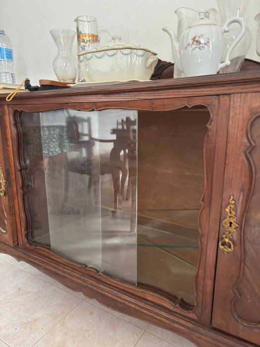 Aparador com Cristaleira
