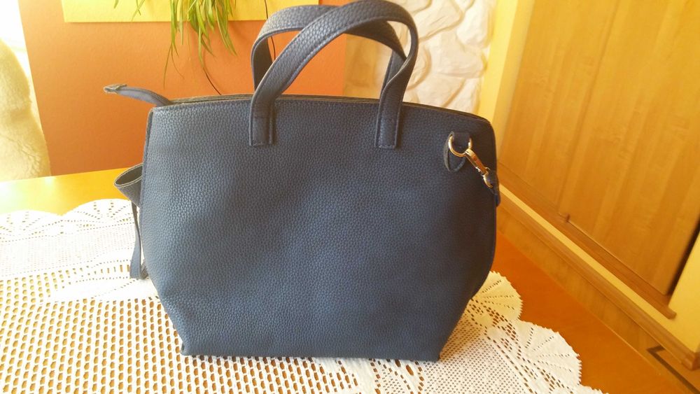 Śliczna granatowa torebka do ręki i na ramię !!