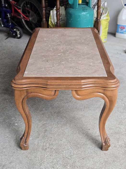 Mesa de Centro com Tampo em Mármore
