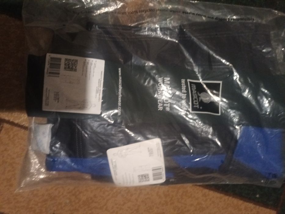 Штани фірмові нові