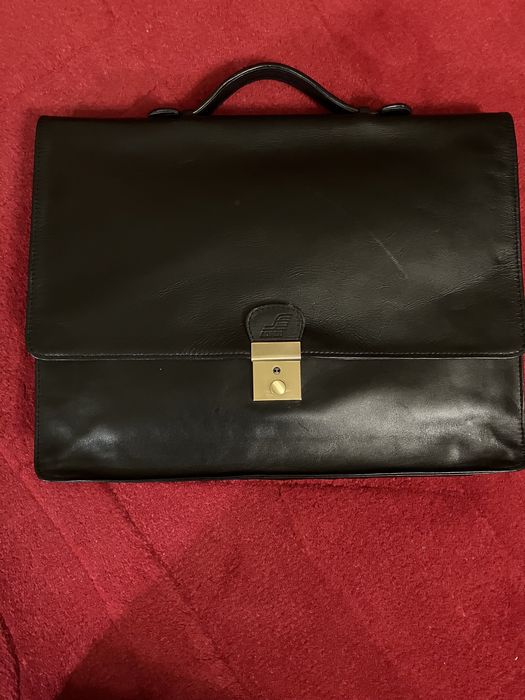 Pasta  de executivo  em pele , para documentos , ou computador.