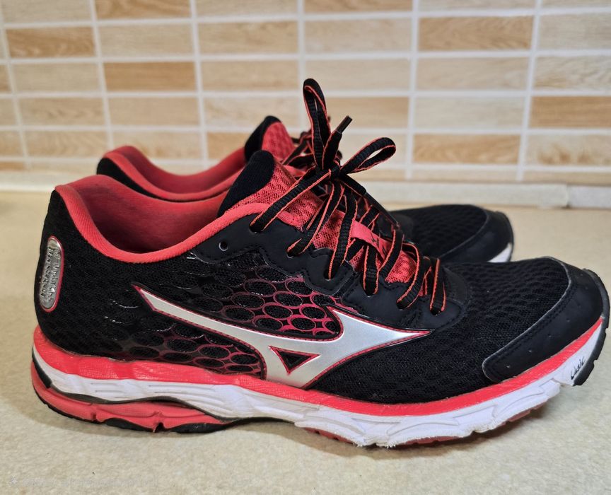 Бігові кросівки Mizuno