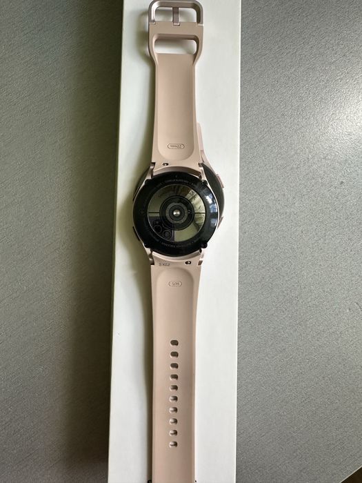 Часы  samsung Galaxy Watch4