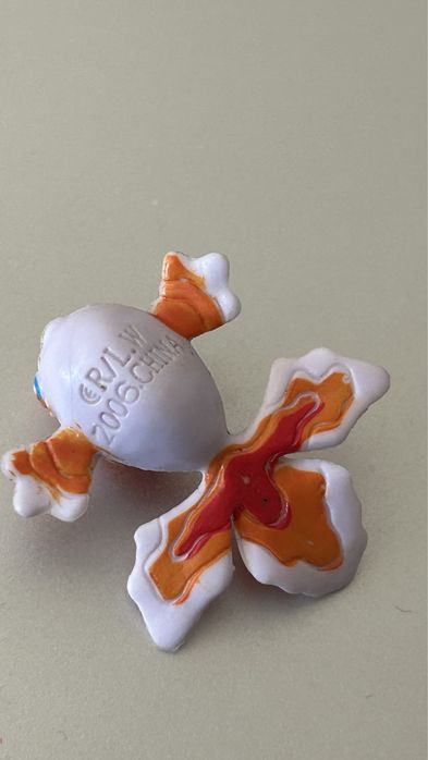 Pokemon Goldeen Tommy 2006 figura boneco peixe