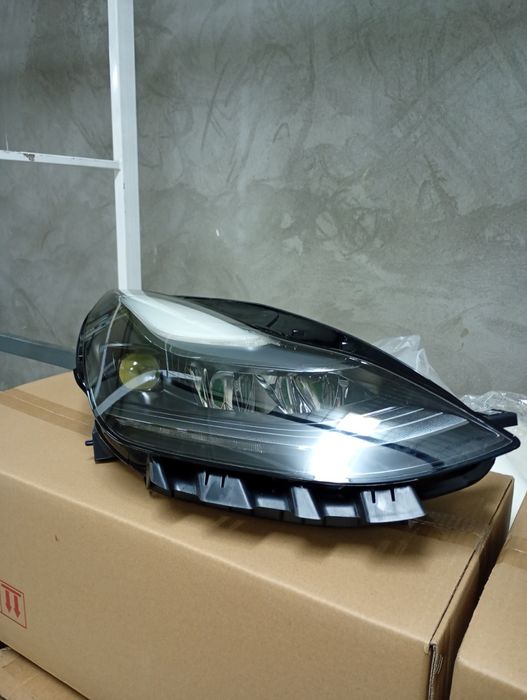 Tesla Model Y / 3 фара