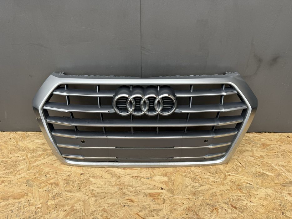 Решітка радіатора Audi Q5 80A Оригінал