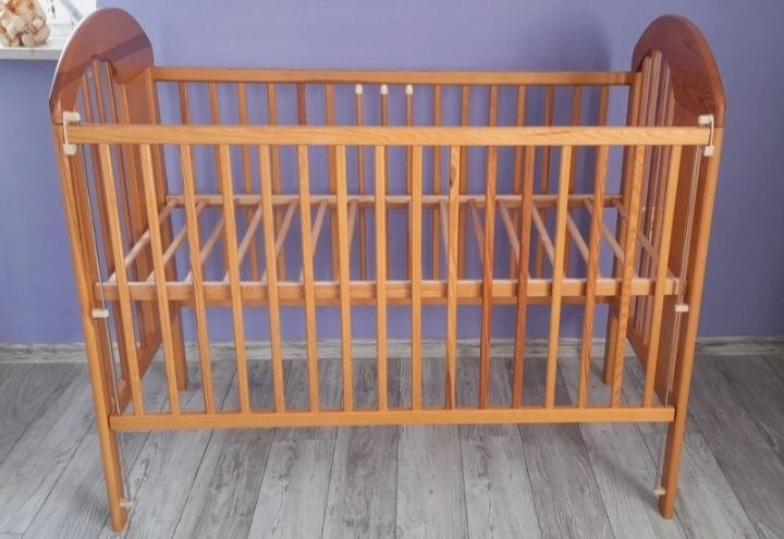 Łóżeczko drewniane z materacem 120x60