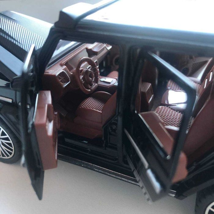 BRABUS модель метал 15 см світло,звук,все! відчиняється