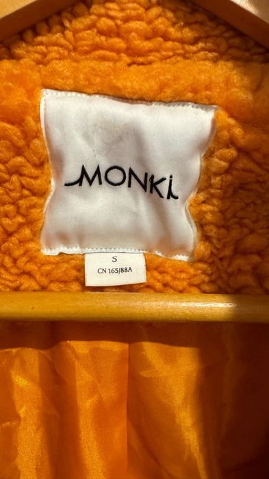 Kurtka typu teddy MONKI – ciepła, pomarańczowa,