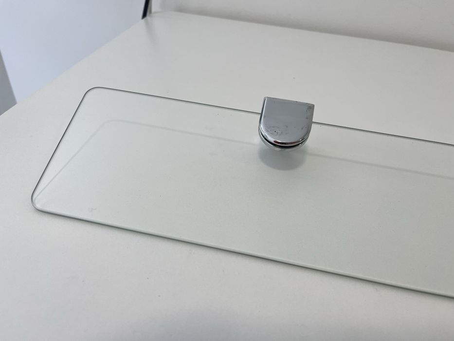 Prateleira de Vidro IKEA para WC - Ajustável e Como Nova!
