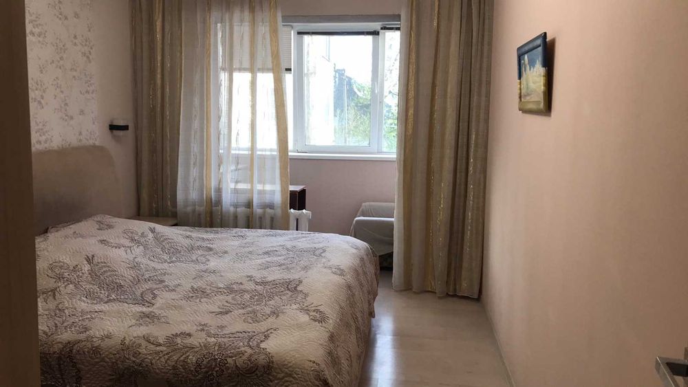 Ще є на НР Квартира біля академії