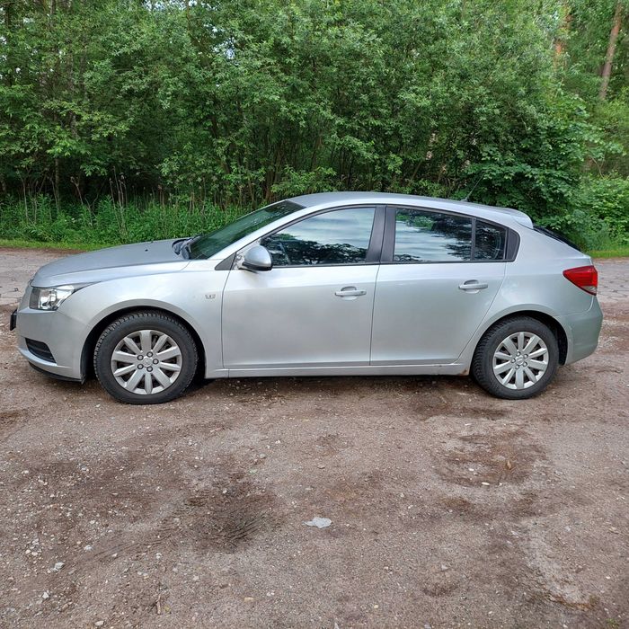 Chevrolet Cruze Hatchback    1.8 + gaz