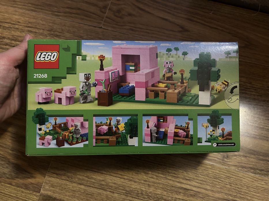 Конструктор LEGO Minecraft Будинок для поросят