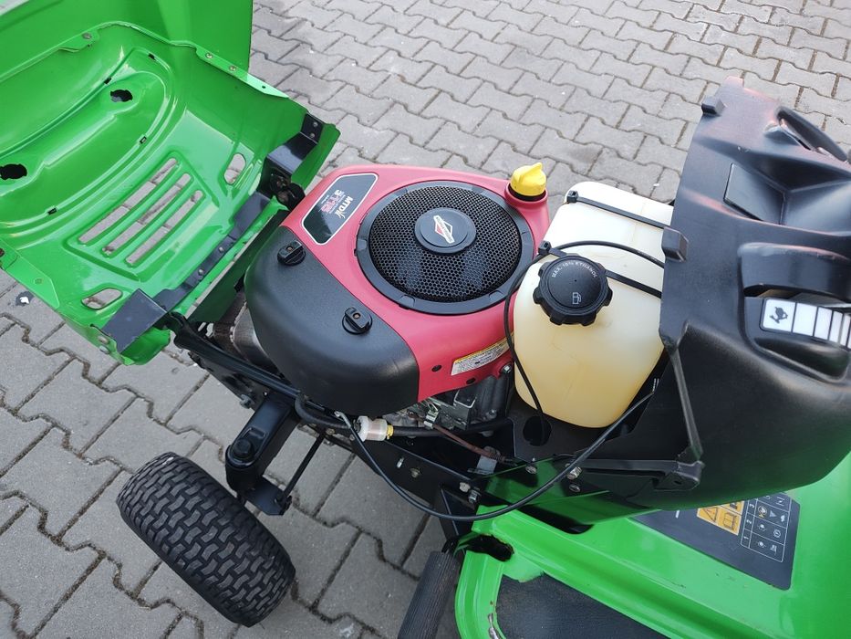 Traktorek ciagniczek kosiarka MTD z koszem centralnym Briggs manualna