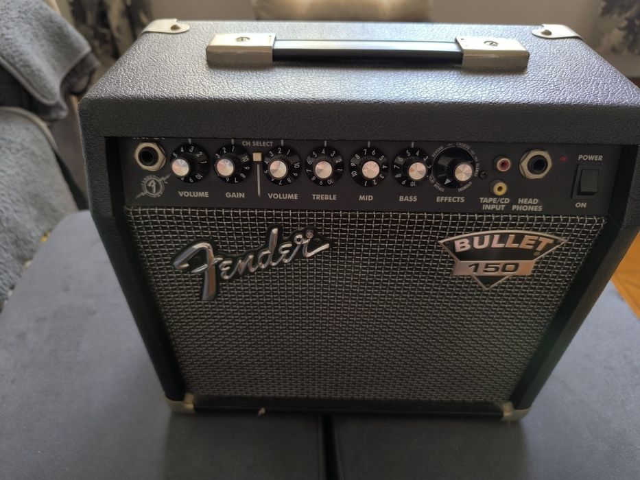 Fender Bullet 150 amplificador