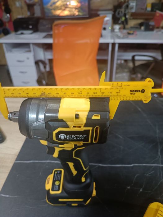 Аккумуляторный ударный гайковёрт