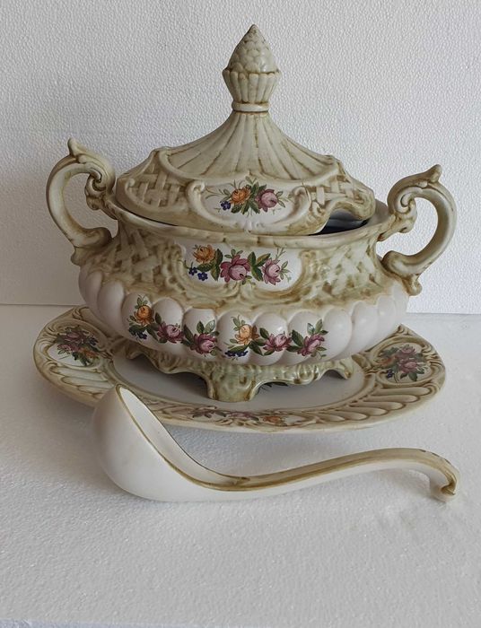 Soberba Terrina em cerâmica antiga - Anos 60/70