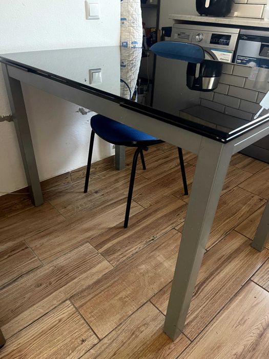 Mesa de vidro preta extensível