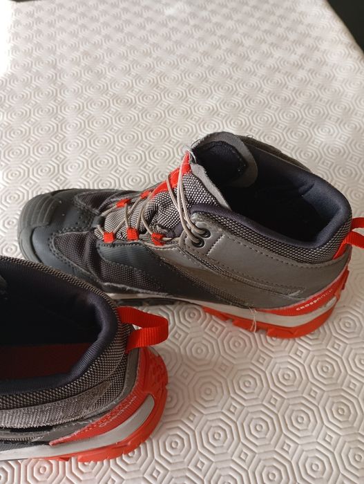 Calçado menino caminhada