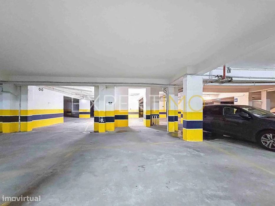 Apartamento T1 a 300m da Praia da Rocha com garagem e piscina
