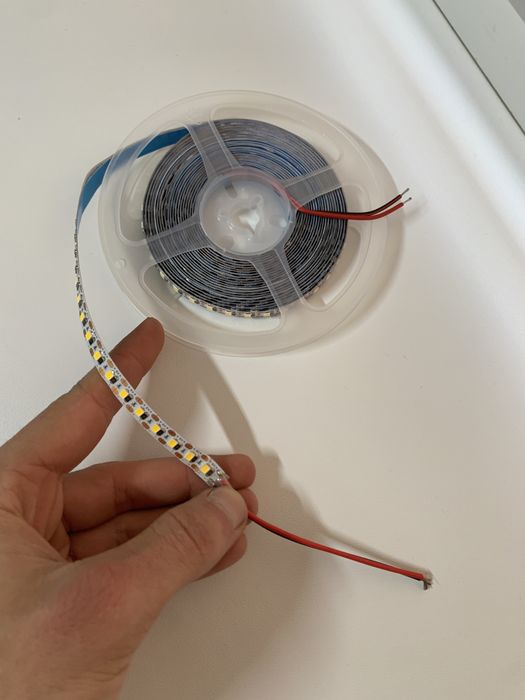 Світлодіодна LED стрічка 5V тепла біла 2700K