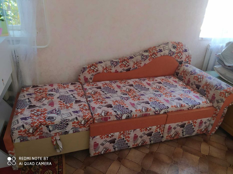 Ліжко-диван розкладне.