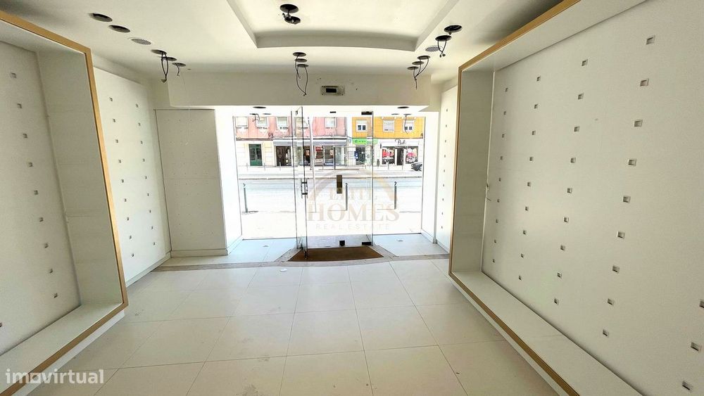 Loja para investimento na Av. Roma, Alvalade.