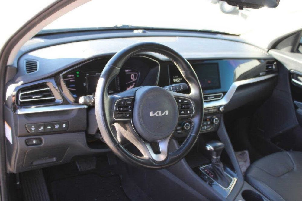 Kia Niro EX Premium      2022