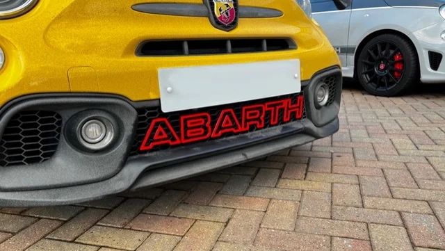 SUPORTES MOLDURAS ENCAIXES FARÓIS DE NEVOEIRO FIAT 500 ABARTH NOVOS
