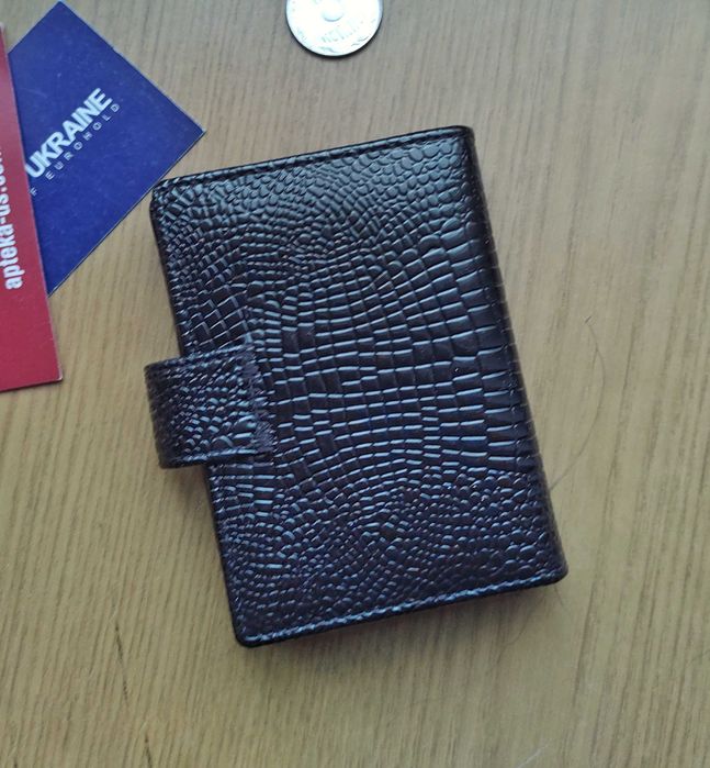 Кожаная лаковая визитница кредитница