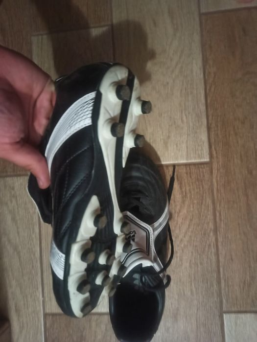 Футбольні кросівки