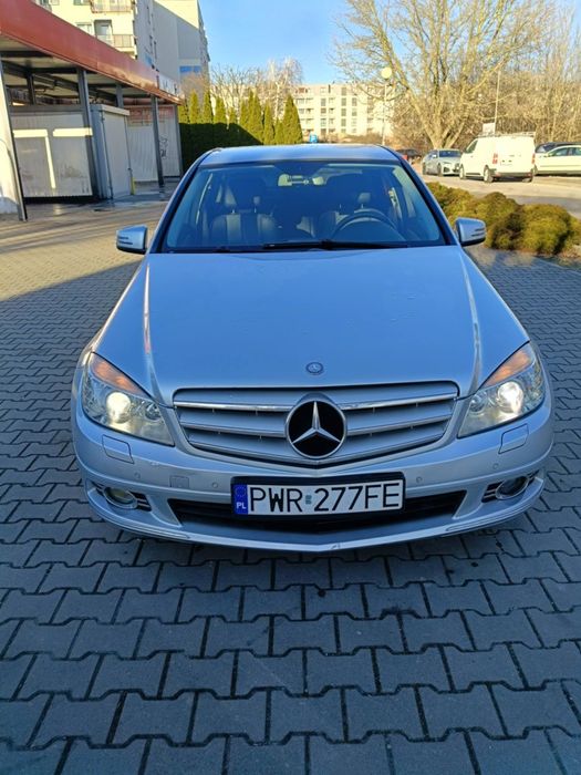 Samochód Mercedes W204