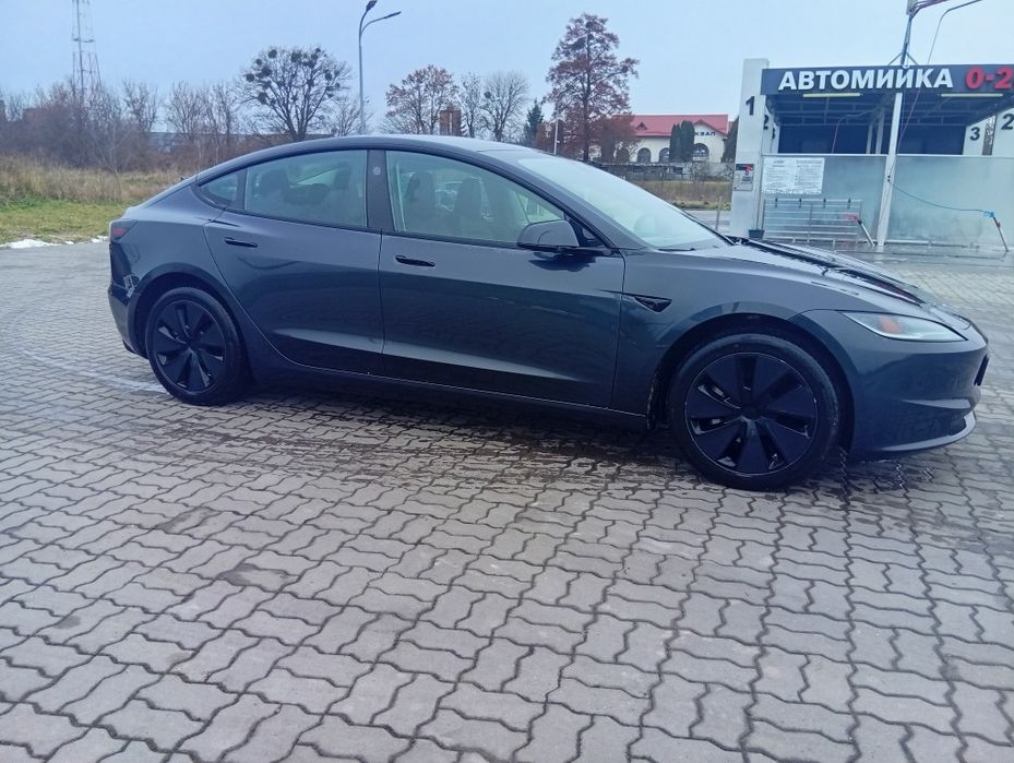Тесла 3 2024 хайленд