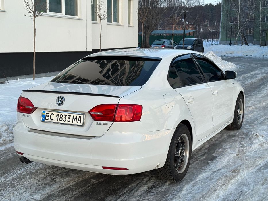 Продам  VOLKSWAGEN JETTA  2013 Року