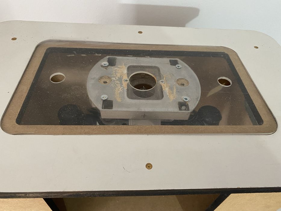 Tupia como nova com bancada de trabalho portátil